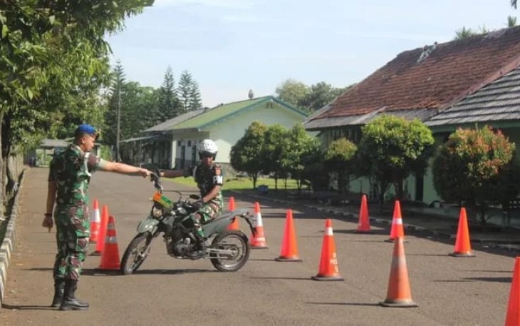 Denpom Divif 1 Kostrad Gela Sosialisasi Safety Riding untuk Prajurit