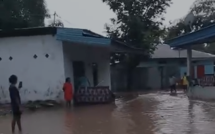 Banjir yang melanda Kabupaten Sanggau, Provinsi Kalimantan Barat, Senin (21/4). Sumber foto : BPBD Kabupaten Sanggau