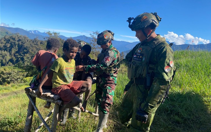 Satgas TNI Menyentuh Luka dengan Cinta