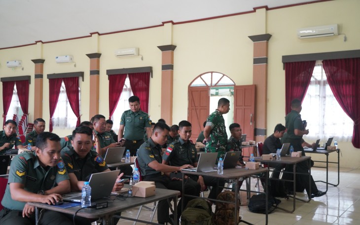 Staf Perencanaan Korem 121/Abw menggelar Bimbingan Teknis (Bimtek) dan Sosialisasi Aplikasi Sakti kepada pejabat Perencanaan dan operator sakti di lingkungan Makorem 121/Abw, Kegiatan ini digelar di Aula Korem 121/Abw, Sintang, Kalimantan Barat, Kamis (20/02/2025)
