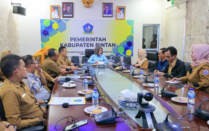 Wakil Bupati Bintan Deby Maryanti didampingi Sekda Bintan Ronny Kartika menyambut baik atas kunjungan Asisten Deputi Pengelolaan Batas Negara Wilayah Laut dan Udara, (Asdep Taslaud) Siti Metrianda Akuan dan Tim BNPP RI ke Kabupaten Bintan
