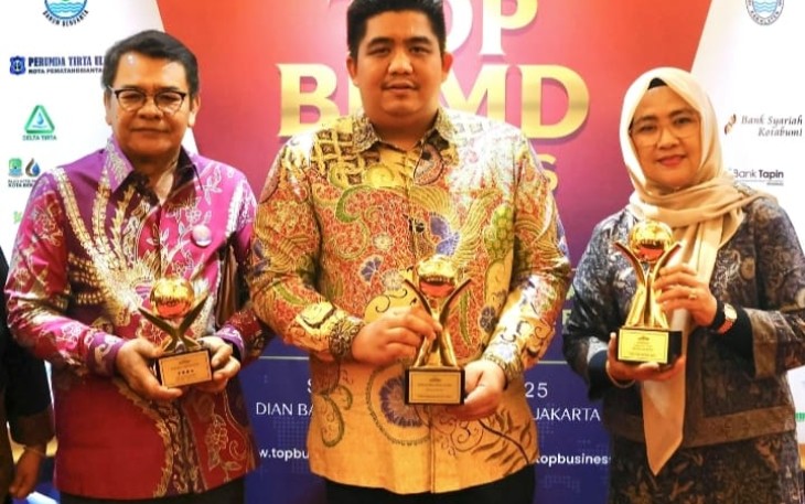 Bupati Bintan Roby Kurniawan SPWK Raih TOP Pembina BUMD Dalam Ajang TOP BUMD Awards 2025