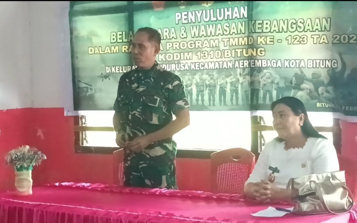 Pabung Bitung Minut Mayor Inf Saul Malangkas saat memberikan pemaparan materi