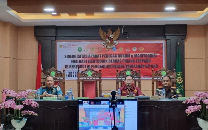 Ketua PN Bitung saat memimpin rapat evaluasi E-Berpadu