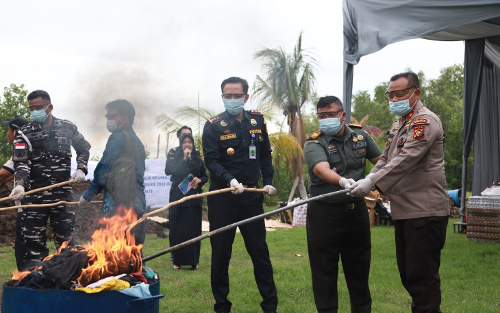 Bea Cukai Bengkalis saat Musnahkan BMMN Senilai Rp1,8 Miliar
