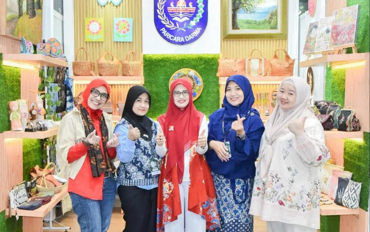 Tiga Industri Kecil dan Menengah (IKM) binaan Pemerintah Kota (Pemkot) melalui Dinas Perdagangan dan Perindustrian (Disdagin) mendapat kesempatan berpartisipasi dengan menampilkan karya terbaiknya dalam Pameran INACRAFT 2025 di Jakarta Convention Centre, Senayan 5-9 Februari 2025