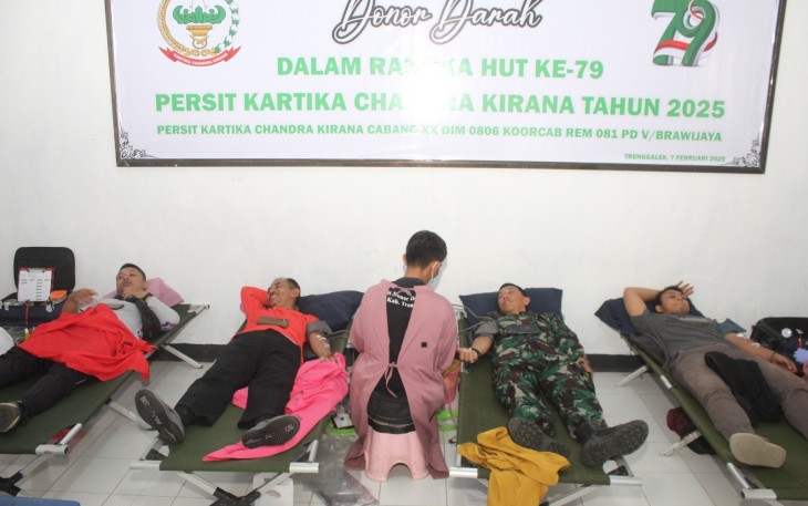 Donor Darah di HUT ke-79 Persit KCK Cabang XX Dim 0806 Trenggalek