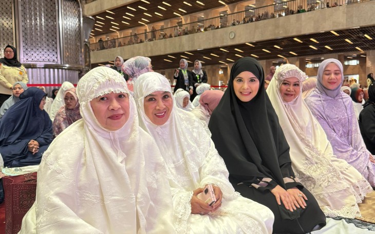  Ketua DPR RI Puan Maharani melaksanakan salat Idul Adha 1446 Hijriah di Masjid Istiqlal, Jakarta Pusat