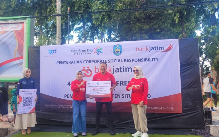 Bank Jatim Serahkan CSR 455 Unit Tenda Portabel untuk UMKM