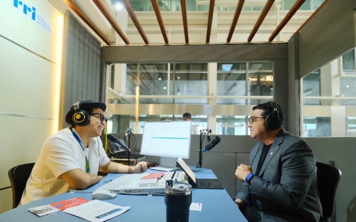 Memperingati 80 Tahun Kemerdekaan Republik Indonesia (HUT ke-80 RI), Kementerian Ekonomi Kreatif (Ekraf) berkolaborasi dengan Radio Republik Indonesia (RRI) menghadirkan Podcast EKRAFisME x Radio Masih Ada yang bertempat di Studio “Radio Masih Ada”, Chubb Square, Thamrin Nine, Jakarta