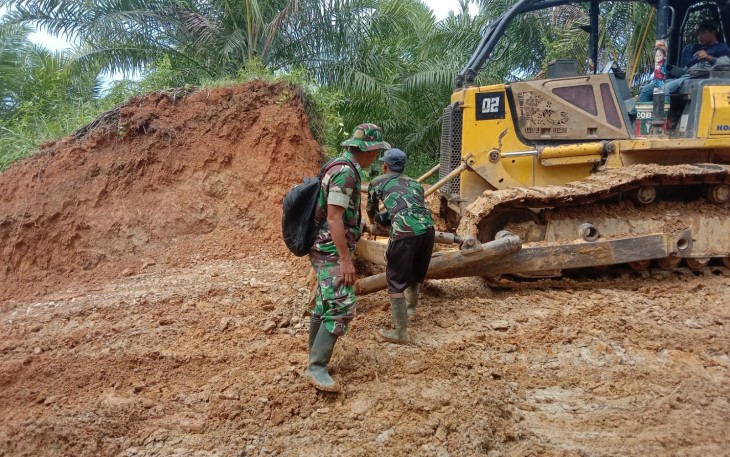 Satgas TMMD Ke- 124 Kodim 0408/BS Bangun Jalan