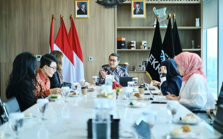 Menteri Ekonomi Kreatif, Teuku Riefky Harsya, menerima audiensi dari Tim Malaysia Islamic Art and Design, di Kantor Kementerian Ekraf, Jakarta, Senin (10/11/2025)