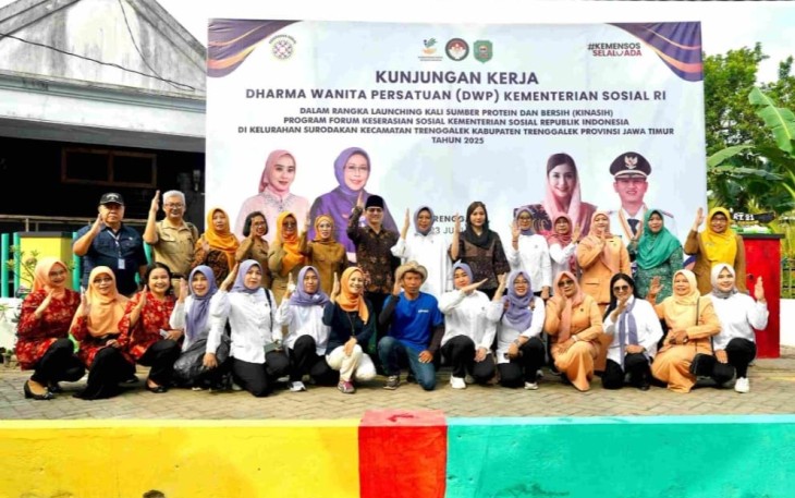 Foto bersama saat kegiatan
