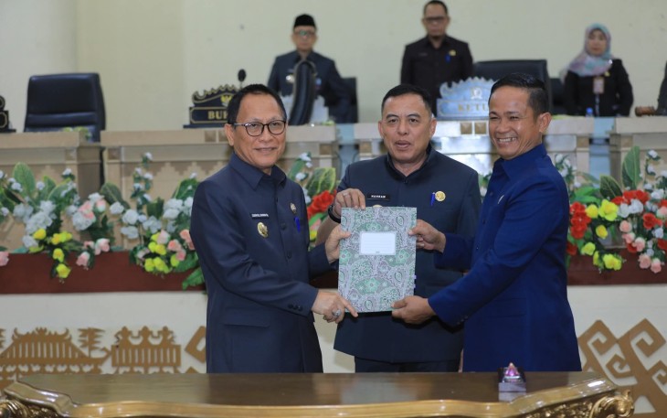 Bupati dan Wakil Bupati Tulang Bawang Menghadiri Rapat Paripurna DPRD Tulang Bawang 