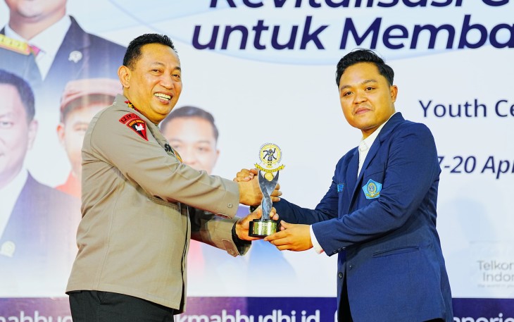  Kapolri Jenderal Listyo Sigit Prabowo menghadiri kegiatan pembukaan pekan orientasi Himpunan Mahasiswa Buddhis Indonesia (Hikmahbudhi) ke-12 di Yogyakarta, pada Jumat (18/4)