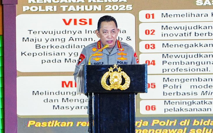 Kapolri Jenderal Listyo Sigit Prabowo penutupan acara Rapat Kerja Teknis (Rakernis) gabungan SDM dan Staf Logistik (Slog) Polri di Aula Bareskrim, Jakarta Selatan, Jumat (9/5/2025)