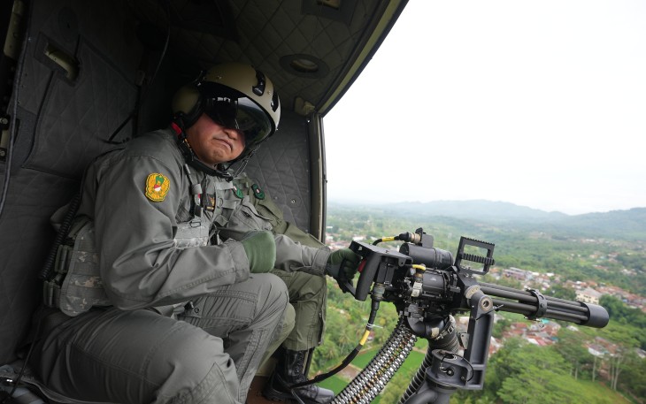 Kepala Staf Angkatan Darat (Kasad) Jenderal TNI Maruli Simanjuntak, M.Sc., mengapresiasi kesiapan tempur Pusat Penerbangan Angkatan Darat (Puspenerbad) usai melaksanakan penembakan langsung dari helikopter Fennec dalam Latihan Penembakan Senjata Pesawat Udara (Latbakjatpesud) terintegrasi di daerah latihan Cipatat, Jawa Barat, Senin (17/2/2025)