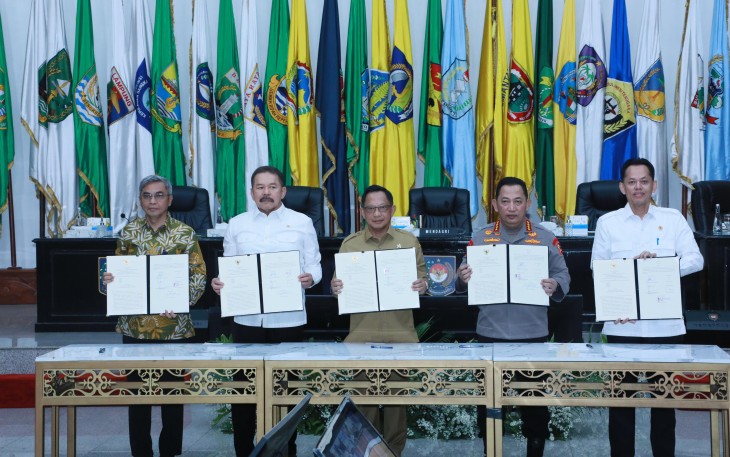 Mendagri Tanda Tangani Kerja Sama Pengawasan Penyelenggaraan Perizinan di Daerah