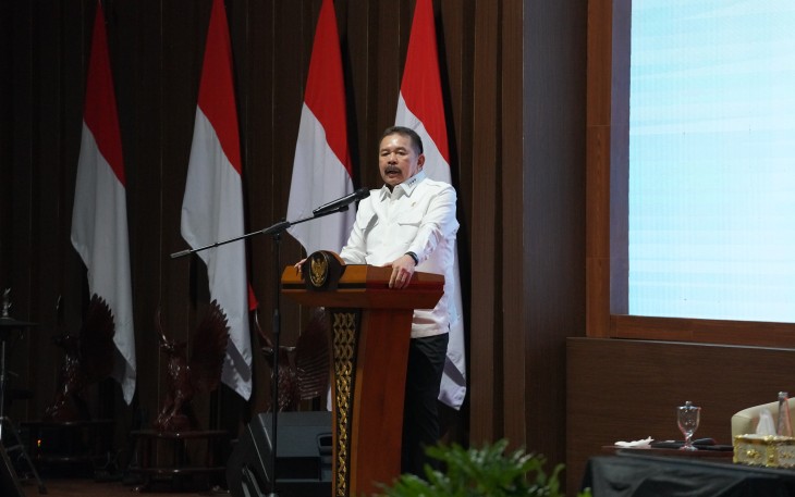 Jaksa Agung Republik Indonesia ST Burhanuddin hadir sebagai narasumber dalam kegiatan Orientasi Kepemimpinan Kepala Daerah dan Wakil Kepala Daerah Tahun 2025, yang dilaksanakan pada Selasa 25 Februari 2025 di Akademi Militer Magelang, Jawa Tengah