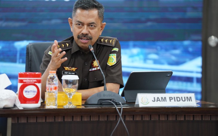 Jaksa Agung Muda Tindak Pidana Umum (JAM-Pidum) Prof. Dr. Asep Nana Mulyana memimpin ekspose virtual dalam rangka menyetujui 2 (dua) permohonan penyelesaian perkara berdasarkan mekanisme Restorative Justice (keadilan restoratif) pada Selasa 4 Februari 2025