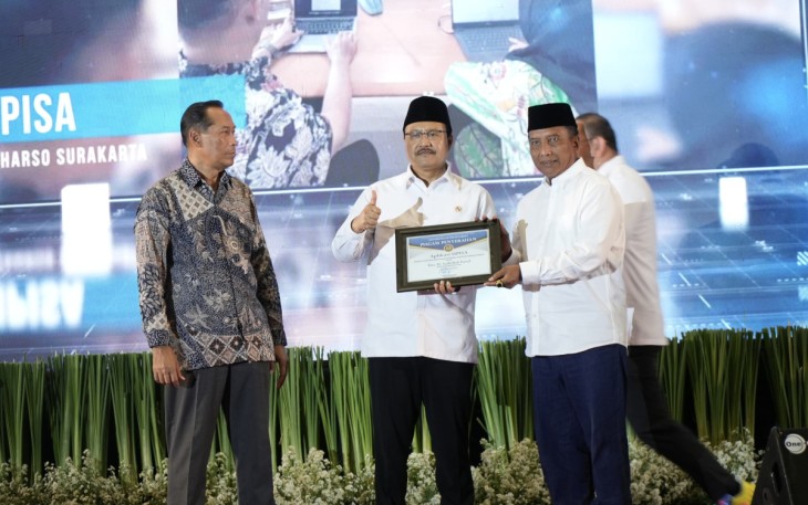 Acara penandatangan MoU dan MoA dihadiri langsung oleh Menteri Sosial Saifullah Yusuf beserta jajaran, para rektor perguruan tinggi, serta Wakil Menteri Pendidikan Tinggi, Sains, dan Teknologi (Wamendiktisaintek) Prof. Dr. Fauzan, M.Pd di Graha UNESA, Senin (10/2/2025)