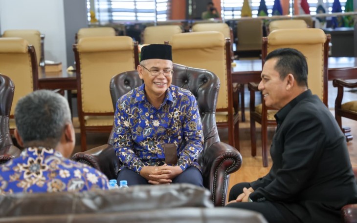 Gubernur Kepulauan Riau H Ansar Ahmad saat menerima kunjungan silaturahmi Kepala BPKP Kepri Hisyam Wahyudi, di ruang kerjanya, Rabu (6/8/2025).