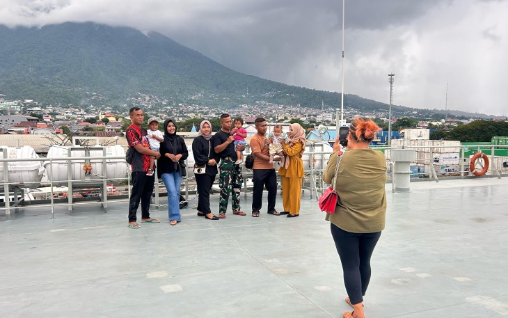 Masyarakat Ternate Kunjungi Open Ship KRI TYO-522