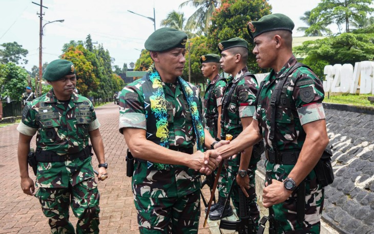 Pangkostrad Kunjungi Markas Yonif 320 Kostrad