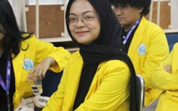 Feby saat mengikuti kegiatan organisasi kampus. (Foto: @risln_)