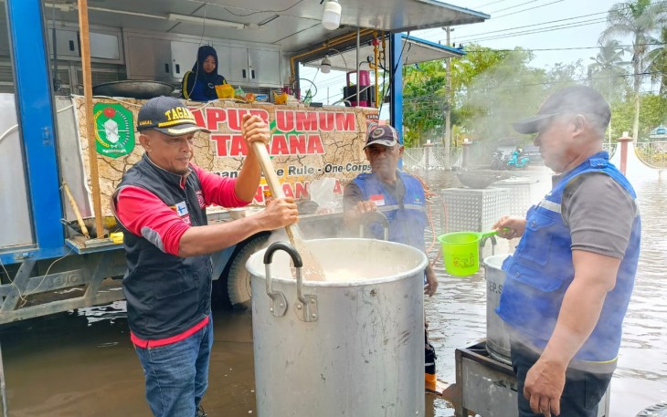 Kementerian Sosial RI (Kemensos) menyalurkan berbagai macam bantuan bagi warga terdampak banjir di Kabupaten Mempawah, Kalimantan Barat, Selasa (28/1/2025)