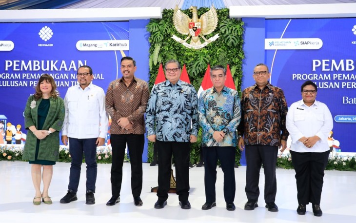 Menaker Yassierli resmi membuka Program Pemagangan Nasional Lulusan Perguruan Tinggi batch II di Kantor Kementerian Ketenagakerjaan, Jakarta, Rabu (26/11/2025). 