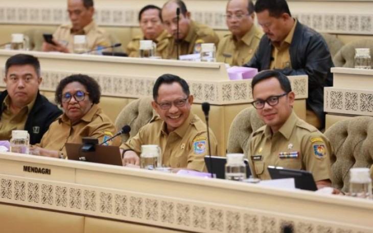 Mendagri di hadapan Komisi II Dewan Perwakilan Rakyat (DPR) Republik Indonesia (RI) di Ruang Rapat Komisi II, Gedung DPR RI, Jakarta, Senin (3/2/2025).