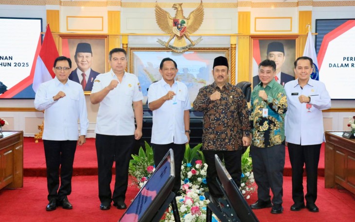 Mendagri Tito Karnavian saat menghadiri Rakortekrenbang Tahun 2025 secara virtual