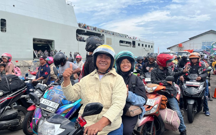 Ribuan Pemudik Tiba di Semarang Naik KRI Banjarmasin-592