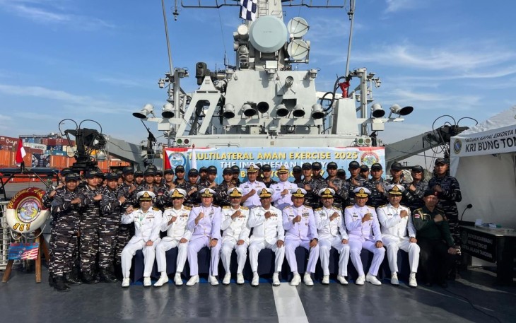 Pangkoarmada I Terima Kunjungan Chief Of The Naval Staff Pakistan di KRI Tom-357 Pada Latihan Multirateral Aman 