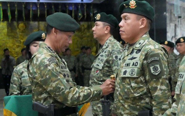 Panglima Kostrad  (Pangkostrad) Letjen TNI Mohammad Fadjar, MPICT., memimpin langsung Serah Terima Jabatan Irkostrad, Asintel Kaskostrad, serta Penyerahan Jabatan Asops Kaskostrad yang dirangkaikan dengan Tradisi Korps Prajurit Kostrad. Kegiatan ini digelar khidmat di Ruang Mandala, Markas Kostrad, Gambir, Jakarta Pusat, pada Senin (14/4/2025)