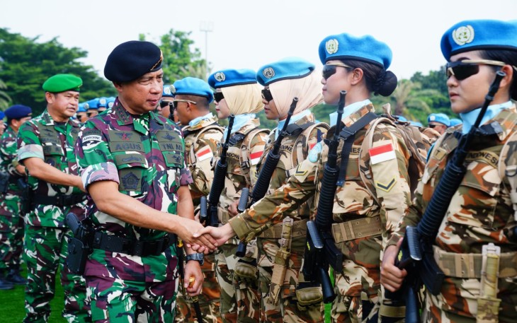 Panglima TNI Jenderal TNI Agus Subiyanto dalam amanatnya saat menjadi Inspektur Upacara Pemberangkatan Satgas TNI Kontingen Garuda UNIFIL TA. 2025 di Lapangan Prima, Mabes TNI, Cilangkap, Jakarta Timur, Rabu, (9/04/2025)