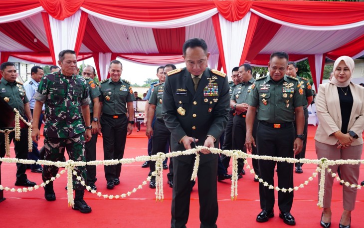 Panglima TNI Jenderal TNI Agus Subiyanto meresmikan Masjid Al-Mu’min yang berlokasi di Kompleks Pati Mabes TNI Jatikarya, Jatisampurna, Kota Bekasi, pada Kamis (20/02/2025)
