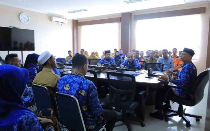 Bupati Pasaman, Provinsi Sumatera Barat (Sumbar), Sabar AS, menegaskan bahwa para honorer daerah dan tenaga kontrak yang mengabdi di lingkup Pemkab Pasaman akan tetap dipertahankan keberadaannya