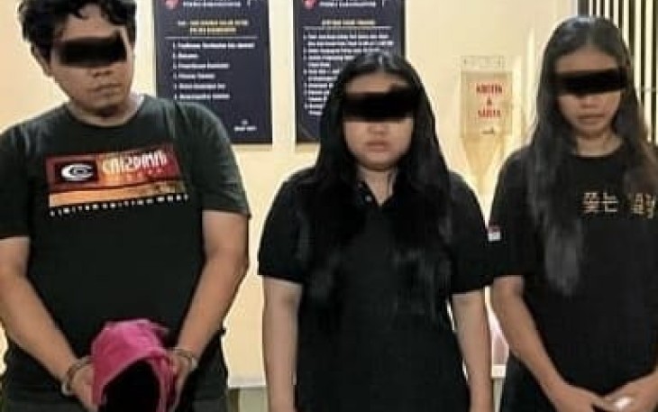 Tiga pelaku pengedar uang palsu yang beraksi di wilayah Kecamatan Kerjo saat diamankan di Mapolres Karanganyar (Istimewa)