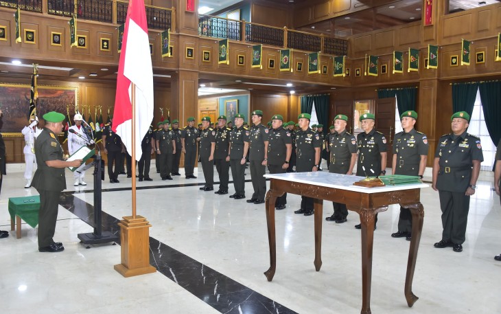Serah Terima Jabatan dan Tradisi Warga Akademi Militer