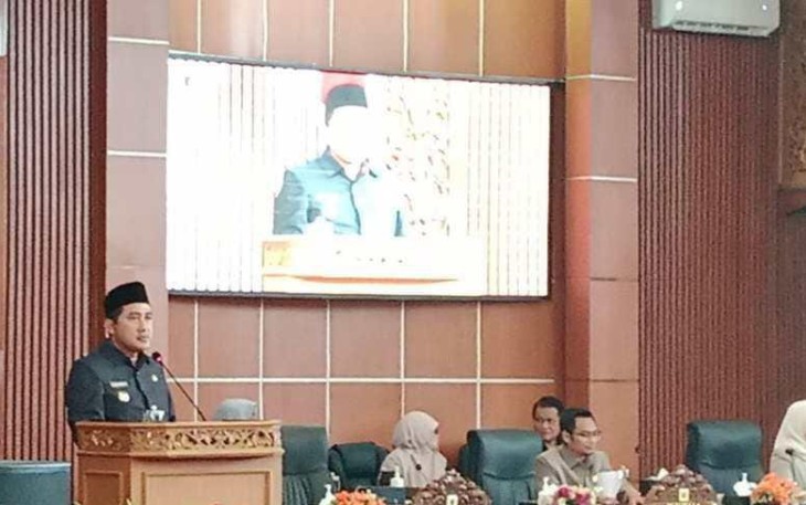 Pembahasan empat Rancangan Peraturan Daerah (Raperda) strategis dalam Sidang Paripurna yang digelar di Gedung DPRD Kota Depok, Senin (23/6)