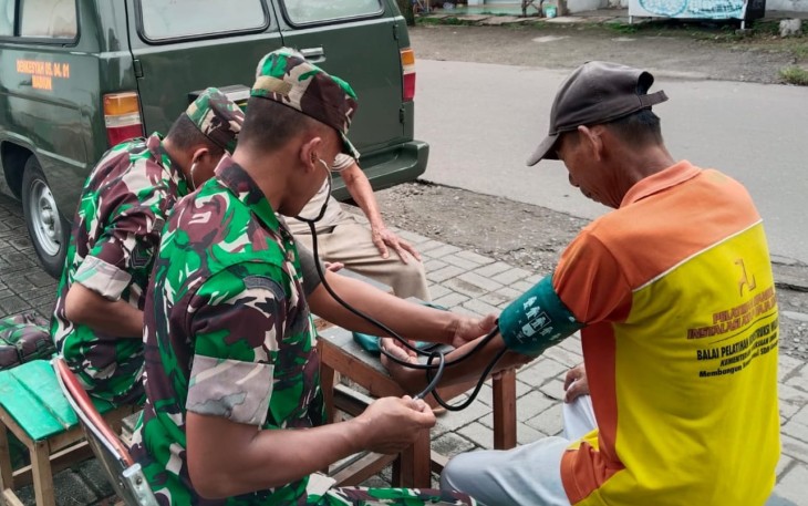 TNI Jemput Bola Beri Layanan Kesehatan Gratis