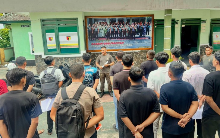 Babinsa Koramil 01 Pacitan Beri Motivasi dan Arahan Untuk Calon Peserta Seleksi Prajurit TNI AD