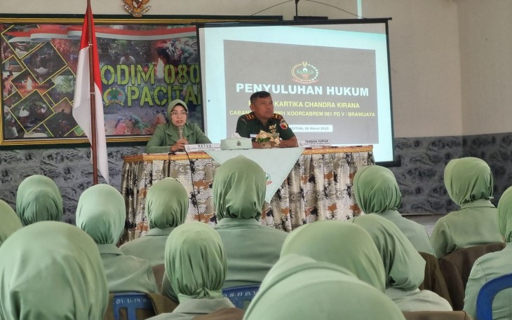 Persit Kartika Chandra Kirana (KCK) Cabang XV Dim Pacitan menggelar Penyuluhan Hukum yang bertempat di Alual kopral Sigit Makodim 0801/Pacitan, Jl.Letjen Suprapto No.42, Kec./Kab.Pacitan, Kamis (20/03/2025)