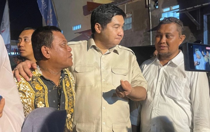 Menteri PKP Maruarar Sirait saat melakukan kunjungan kerja ke Perumahan Griya Bahtera 4 yang berlokasi di Jalan Moh Hatta Candiareng Warungasem, Batang, Jawa Tengah, Selasa (29/4/2025)