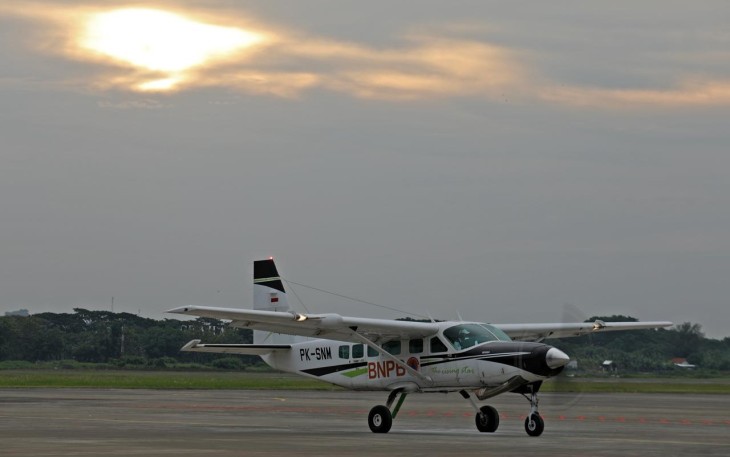 Pesawat Cessna Caravan PK-SNM dikerahkan untuk mengurai awan agar tidak menurunkan hujan di wilayah terdampak banjir maupun di hulu sungai.