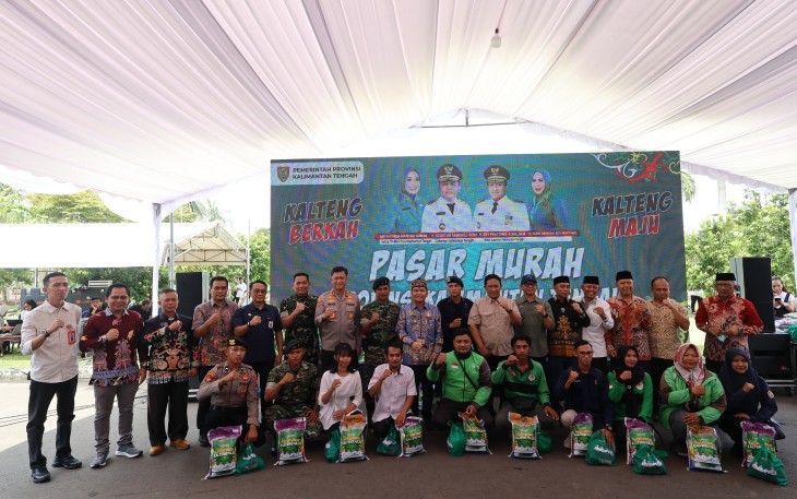 Foto bersama saat Pembukaan Pasar Murah