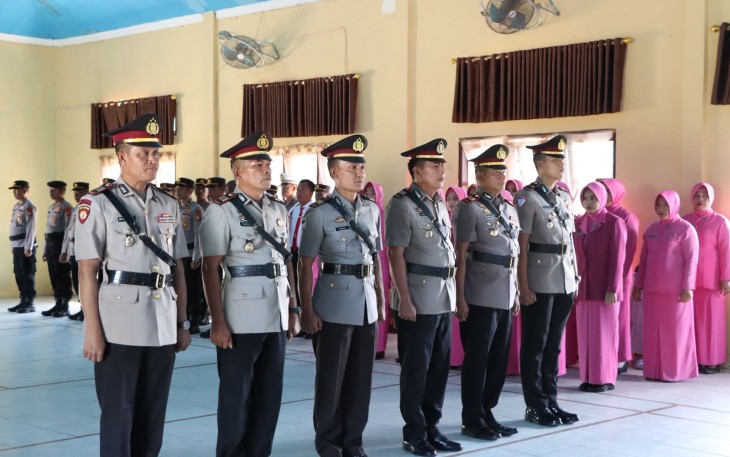 Upacara serah terima jabatan (Sertijab) sejumlah Pejabat Utama (PJU)  yang digelar di aula R.S. Soekanto Tjokrodiatmodjo Mapolres setempat, Sabtu, (19/7/2025).