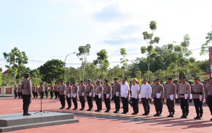 Kapolres Bintan Berikan Penghargaan Kepada Personel yang Berprestasi